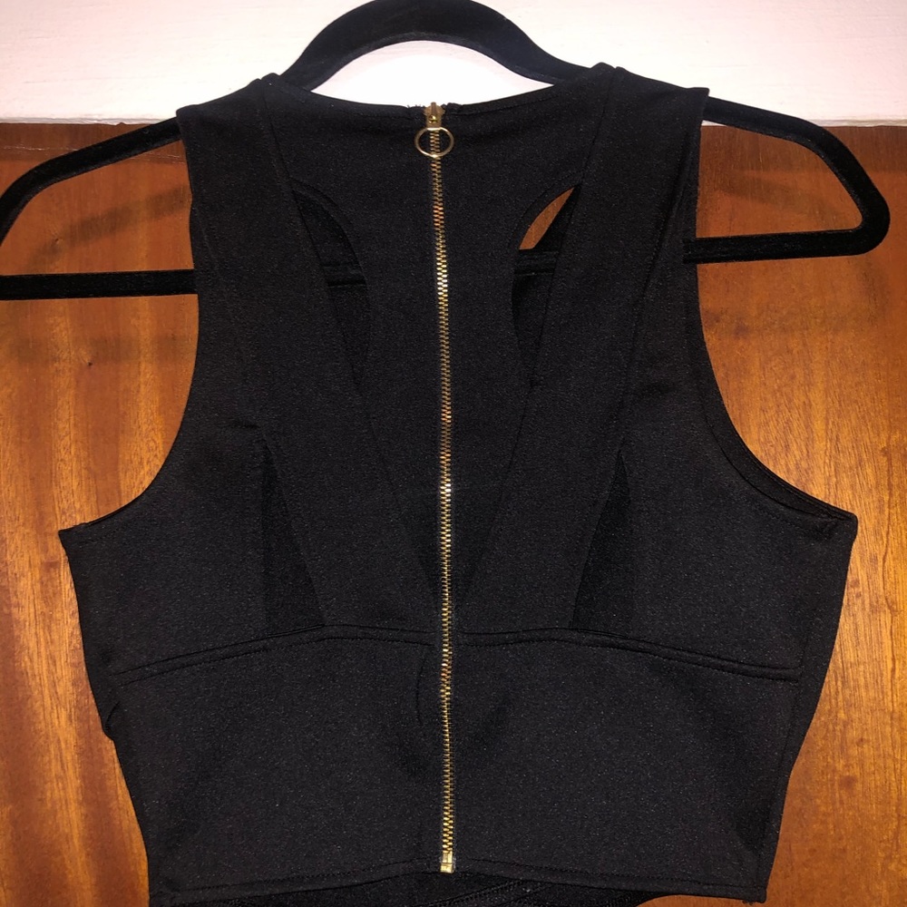 Express Cropped Tank - Picture 3 of 3